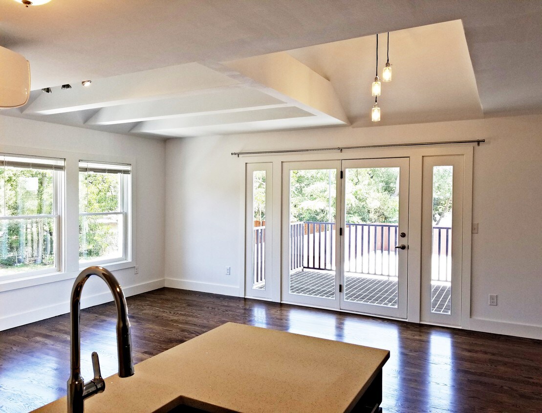 Primary Photo - Junius Apartments