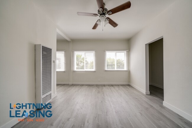 Foto del edificio - 402 N Coronado St