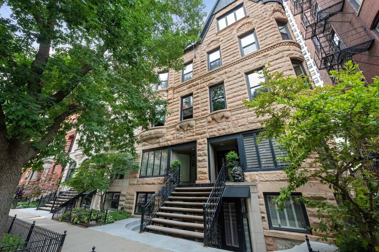 Primary Photo - 80 E Elm St