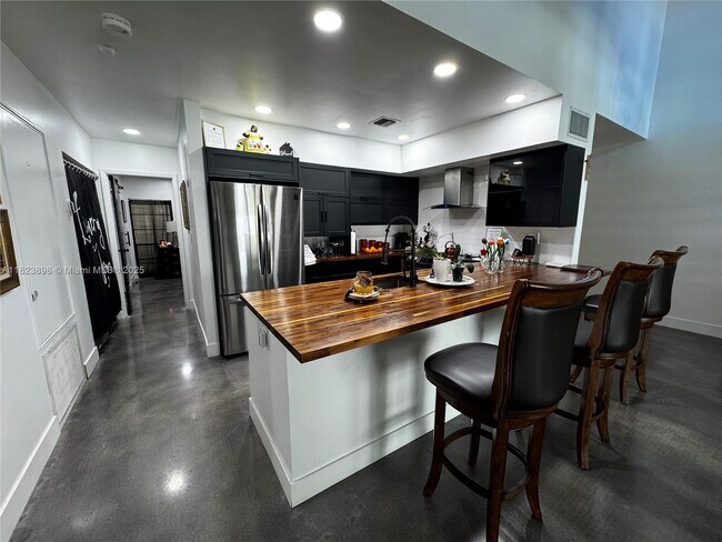 Foto del edificio - 6984 Greentree Ln