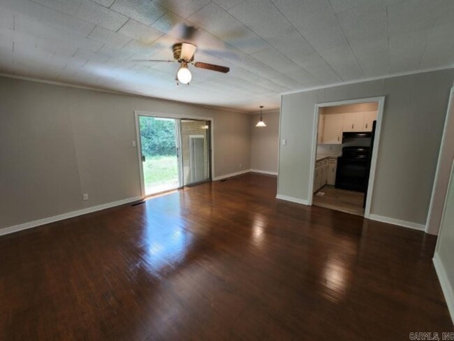 Building Photo - 110 Valley View Dr