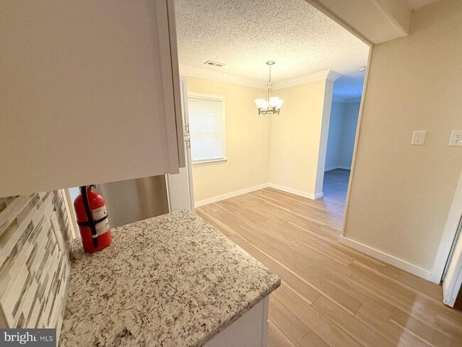 Foto del edificio - 12 Wesley Ave