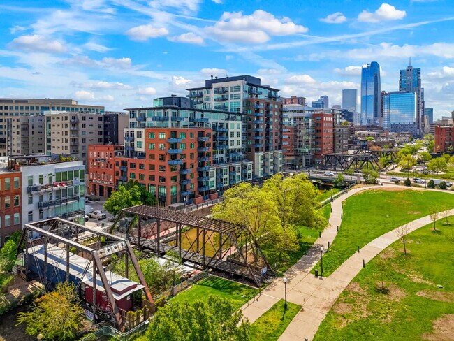 Foto del edificio - Large 2 Bedroom Loft in LoDo with Amazing ...