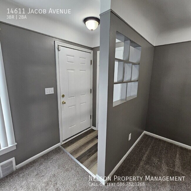 Foto del edificio - 14611 Jacob Ave
