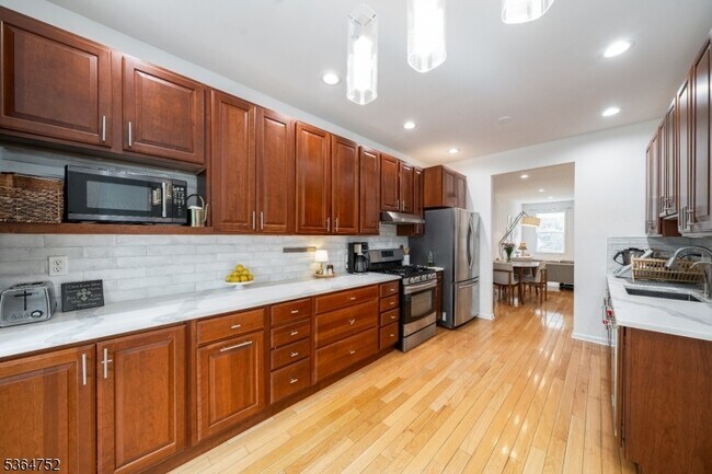 Foto del edificio - 593 Hartford Dr