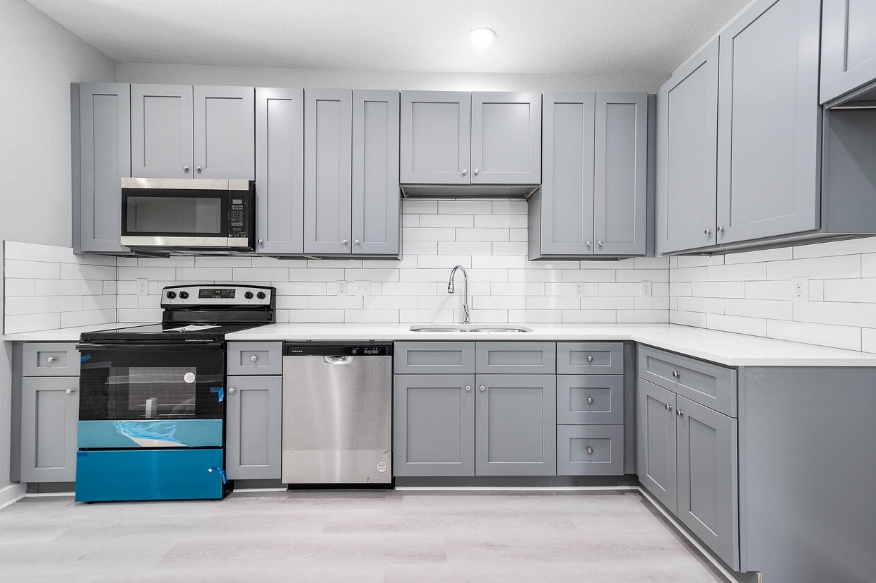 Primary Photo - 16985 Glenheath St