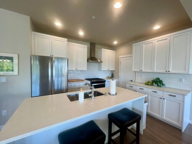 Building Photo - BEAUTIFUL 3Bd 2.5Ba energy efficient home ...