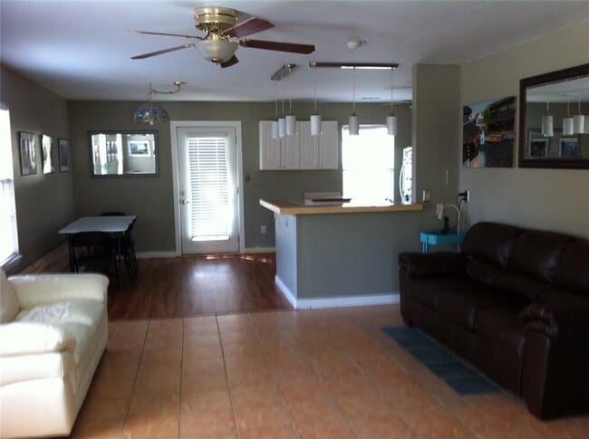 Building Photo - 4033 N Cambray Dr