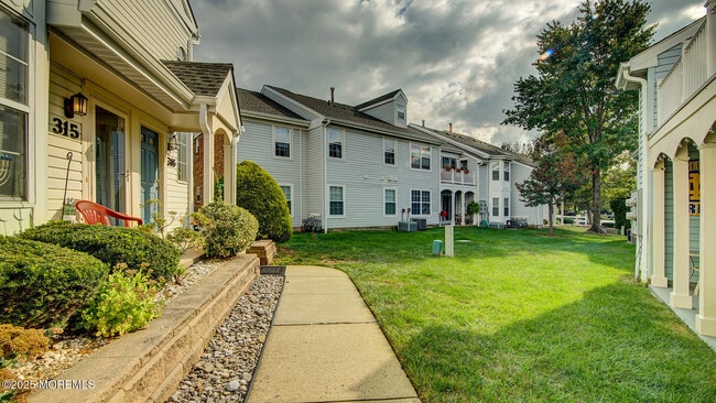 Building Photo - 316 Tulip Ln