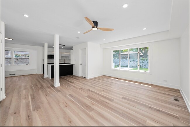 Foto del edificio - 16030 University Ave