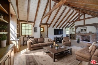 Building Photo - 926 N Alpine Dr