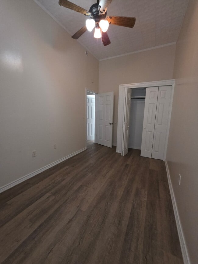 Building Photo - 601 W Washington Ave