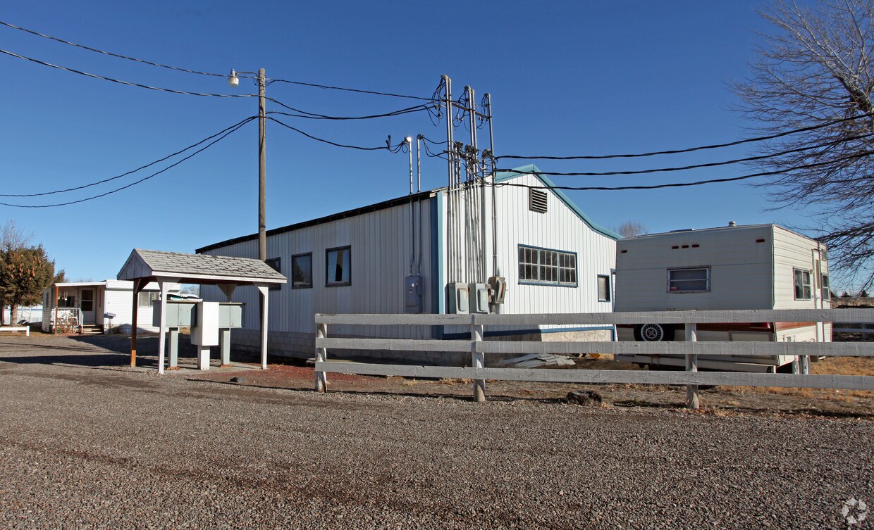 EZ Livin Mobile Home Park Apartments in Burley, ID