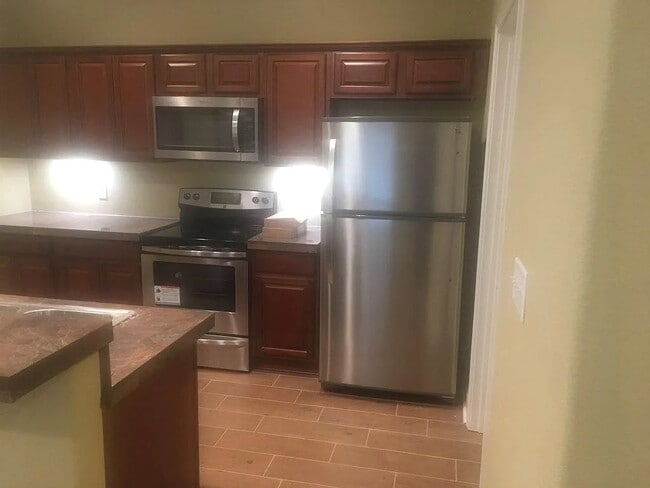 Building Photo - 200 S Elm St