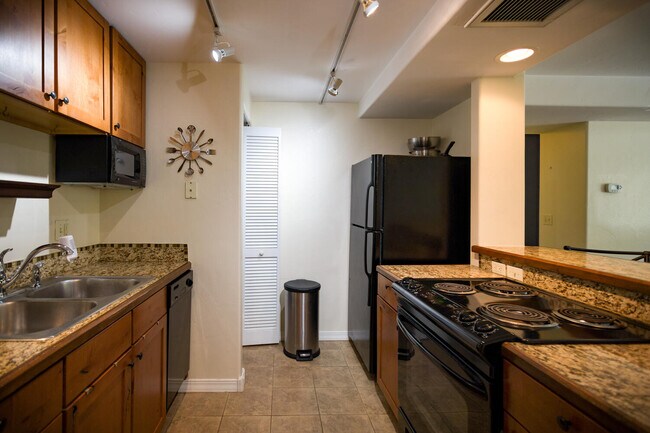 Kitchen - 1700 County Road 203