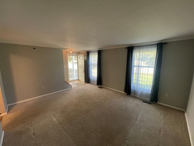 Building Photo - 7964 Covington Ave