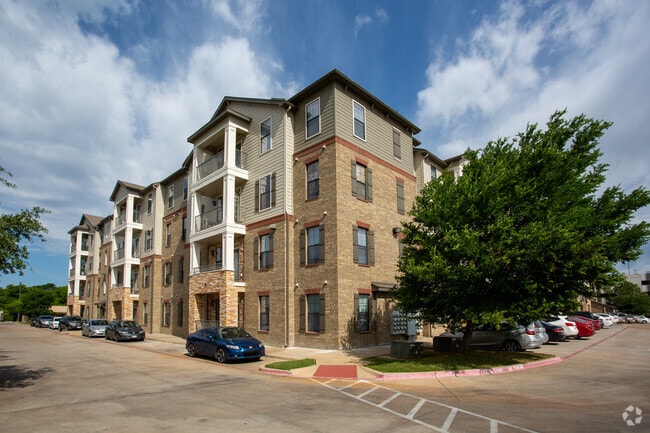 Building Photo - Maverick Place