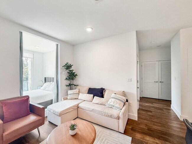 Building Photo - 1240 Cadwallader St