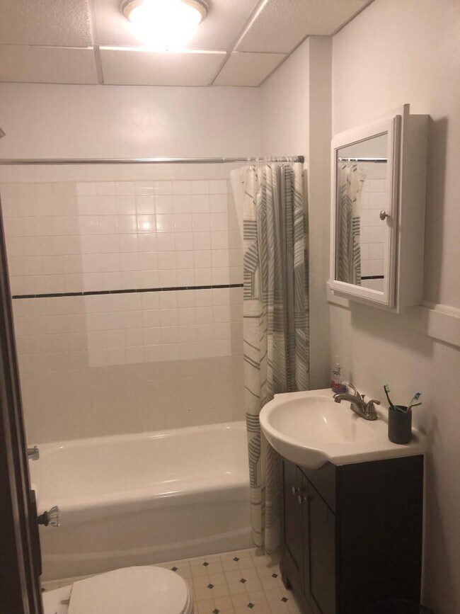 bathroom - 2212 E Main St