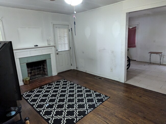 Building Photo - 615 Brunson Ave