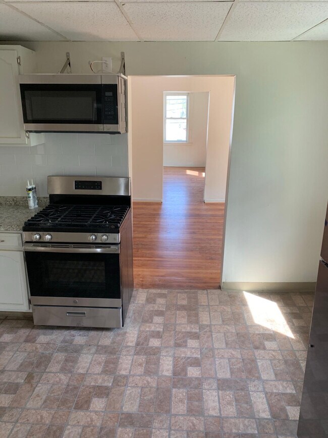 Building Photo - 31-33 Wakefield Ct LLC