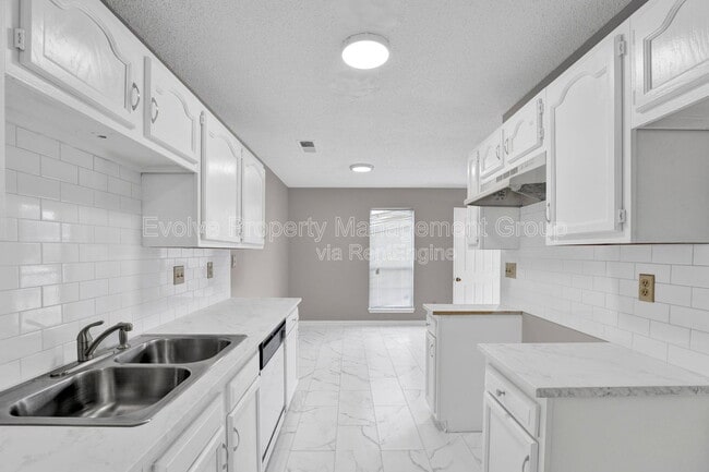 Photo - 3014 Meadows Lane Apartment