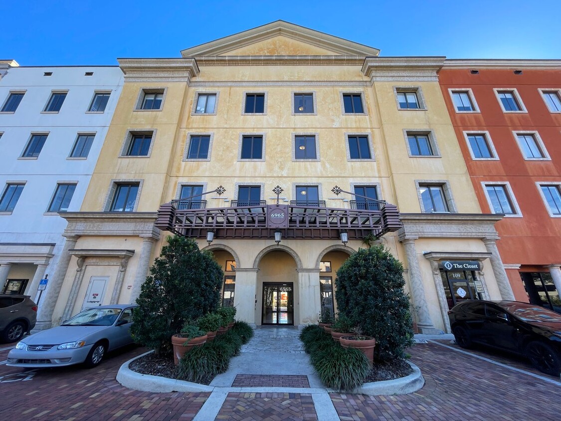 Primary Photo - Comfortable Commercial Office Space - Vera...