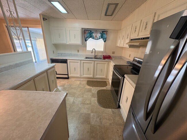 Foto del edificio - 3 Bed / 2.5 Bath Home on Canal – Tavares 55+