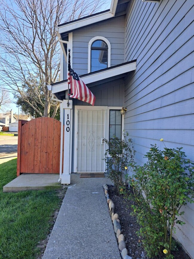 Foto del edificio - Updated Home with Loads to Offer!