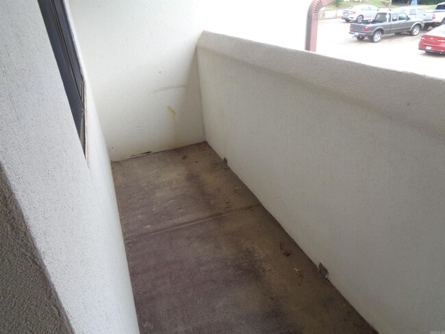 Building Photo - 301 Kings Row Dr