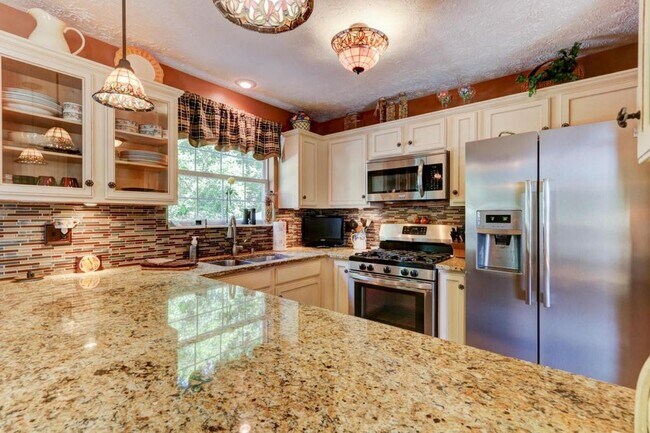 Foto del edificio - 8133 Faircrest Ln