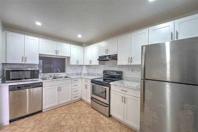 Foto del edificio - 1200 NW 87th Ave