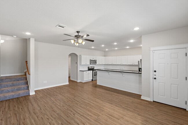 Foto del edificio - 415 Goldilocks Ln