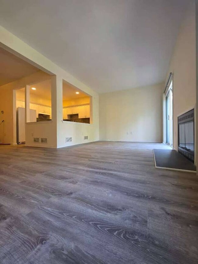 Building Photo - 17 Springhill Dr