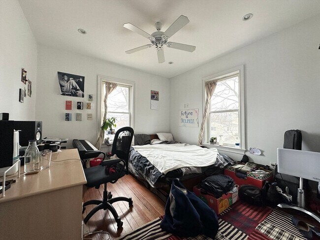 Foto del edificio - 66 Mapleton St