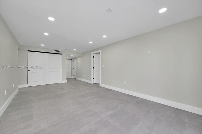 Foto del edificio - 6725 Harding Ave