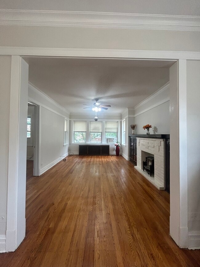 Living Room - 5021 W Belden St