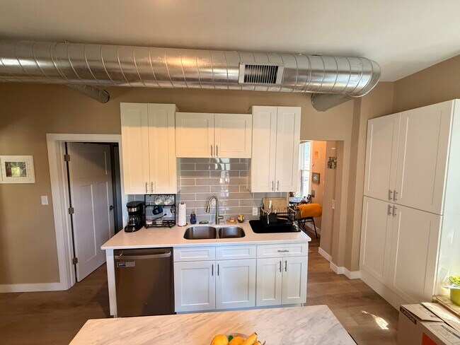 Cocina - 1327 Jefferson St NE