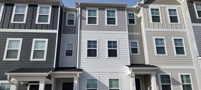 Foto del edificio - Room in Townhome on Kipp Ln