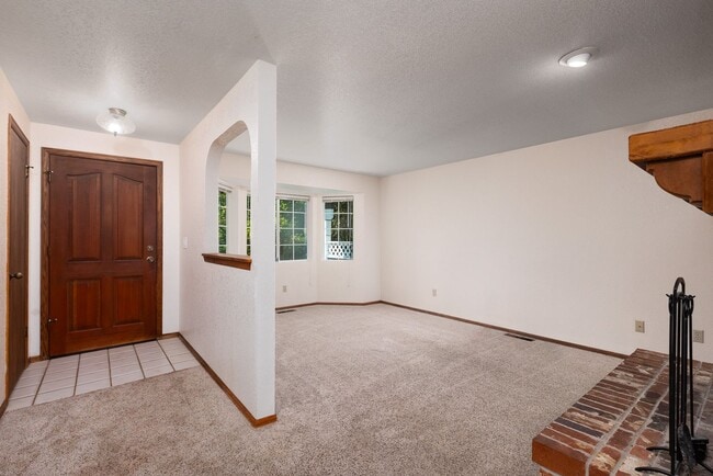 Building Photo - Charming 3-Bedroom Duplex Minutes from JBL...