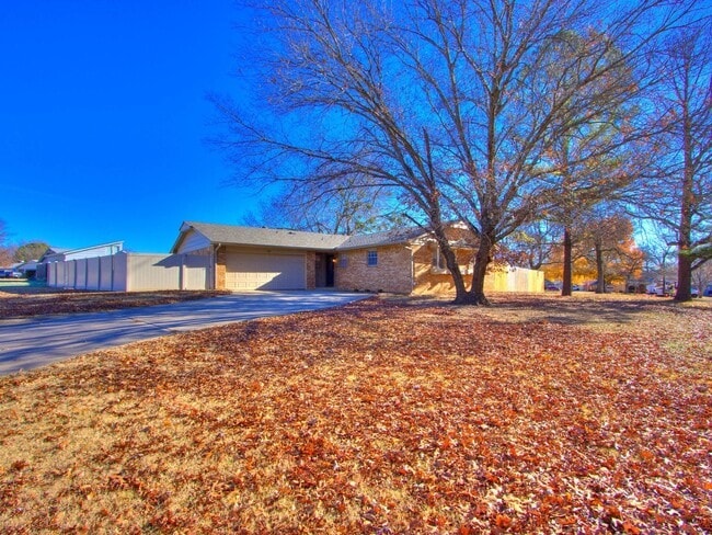 Foto del edificio - 3 Bed 2 Bath 2 Car Garage in Shawnee!