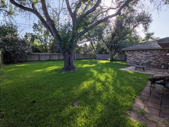 Building Photo - 1804 Plantation Rd