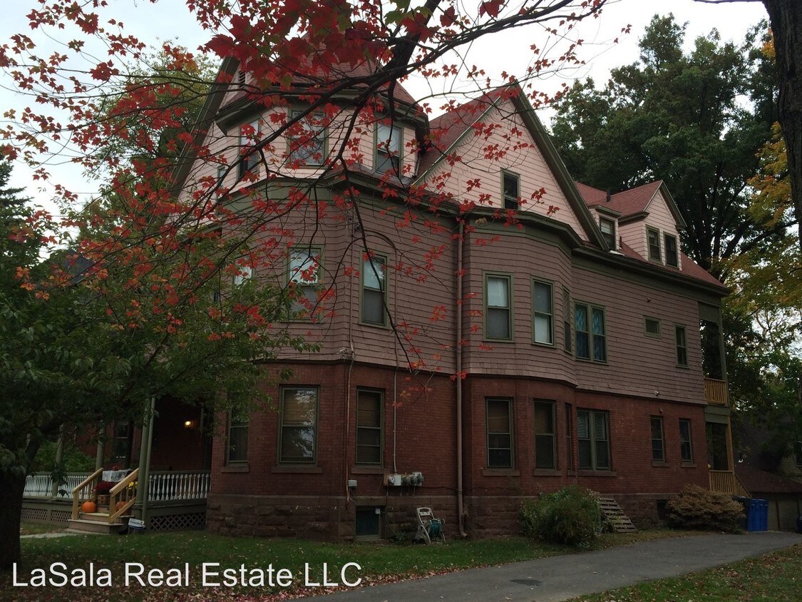 Primary Photo - 38 Kenyon St