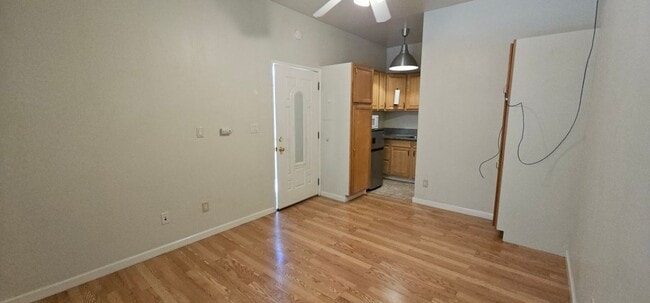 Foto del edificio - 24837 Lawton Ave