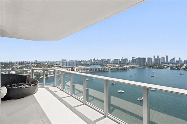 Building Photo - 17301 Biscayne Blvd