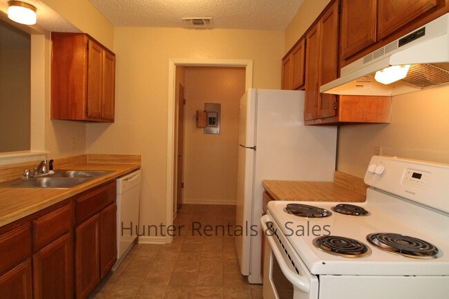 Building Photo - Rent Me Now!