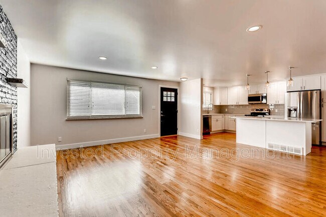 Building Photo - 2637 S Tennyson Way
