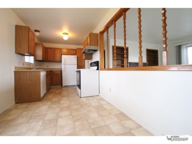 Building Photo - 2320 Alderson Ave