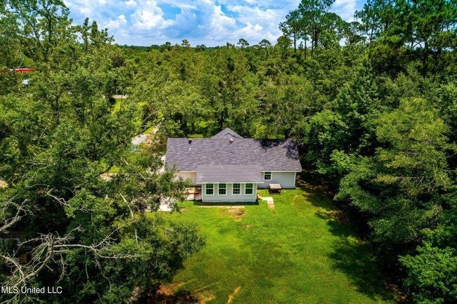 Building Photo - 6535 Lakeshore Rd