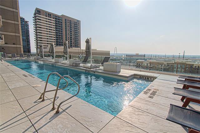 Foto del edificio - 2408 Victory Park Ln